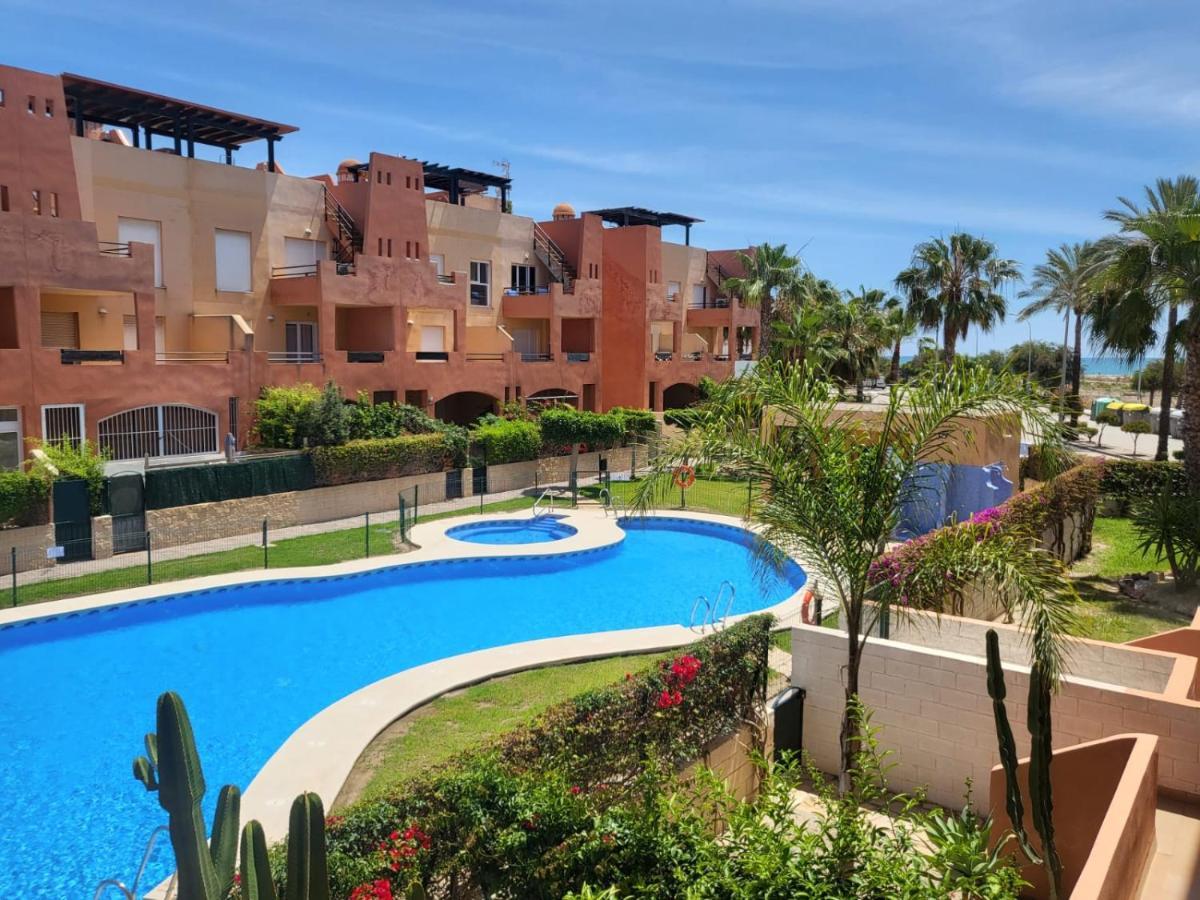 Apartamento Coqueto Con Terraza Y Cerca De La Piscina Comunitaria Y De La Playa!